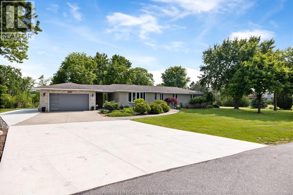 1226 AIMEE STREET, Lakeshore