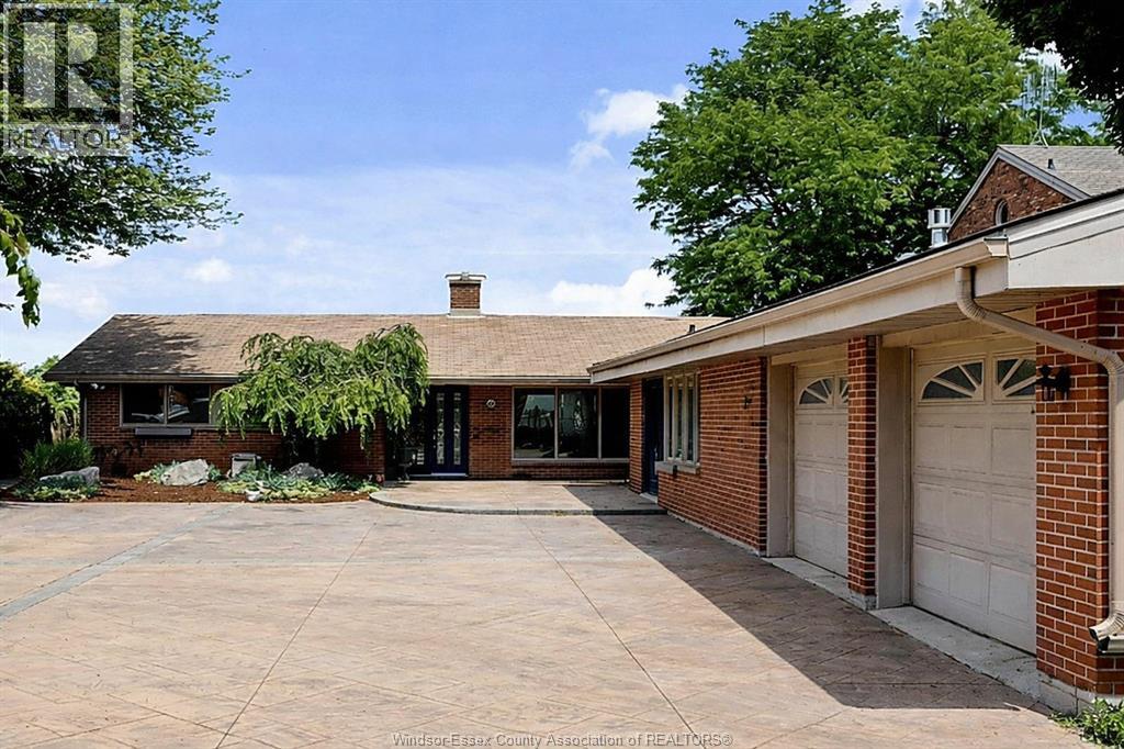 8280 Riverside Dr East, Windsor