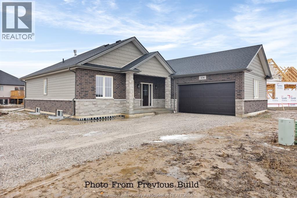43 BLOOMINGTON, Chatham