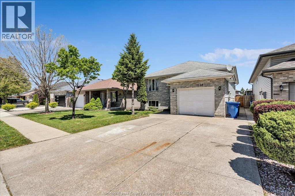 2558 GATWICK, Windsor