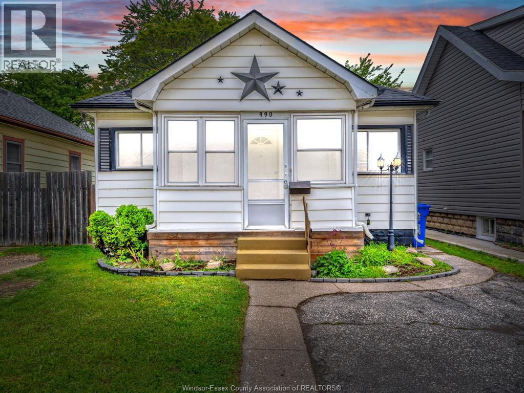 990 Campbell AVENUE, Windsor
