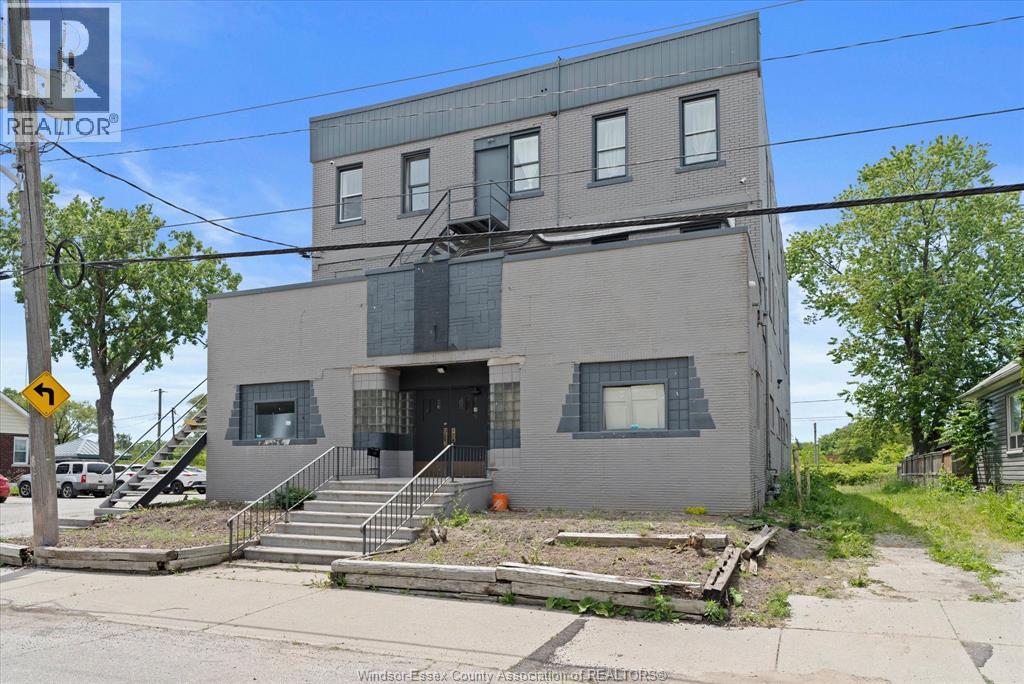 1353 WELLINGTON AVENUE, Windsor