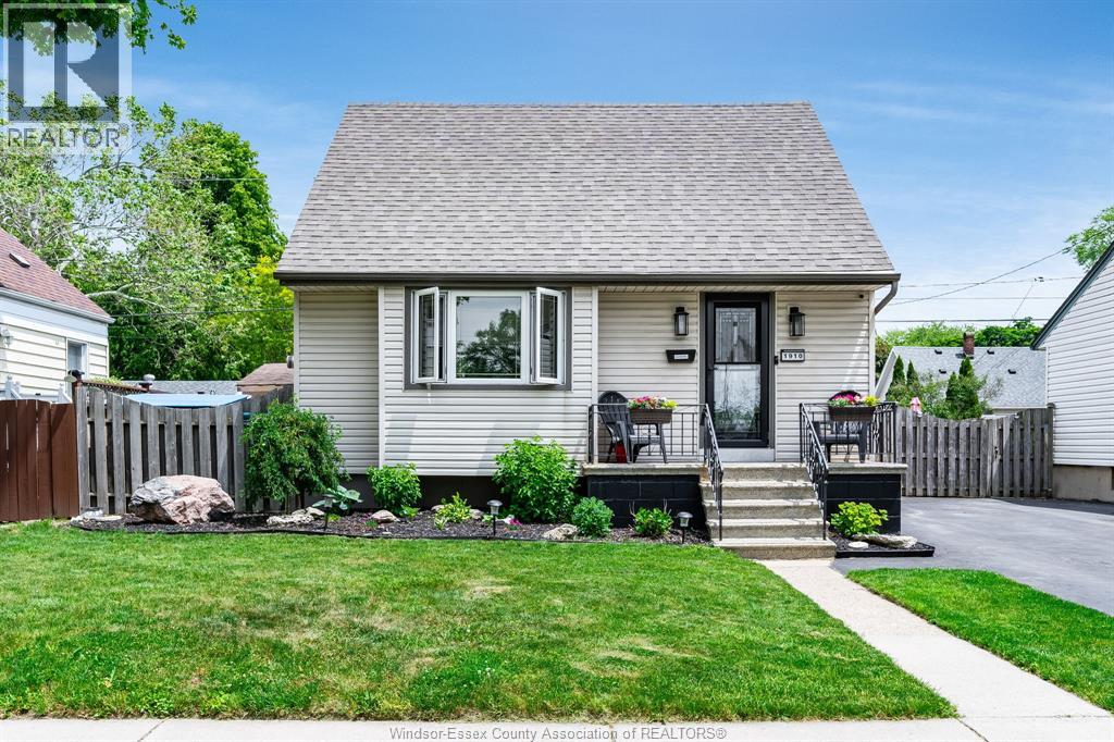 1910 Labadie ROAD, Windsor