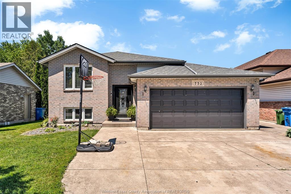 752 HELENA CRESCENT, Belle River