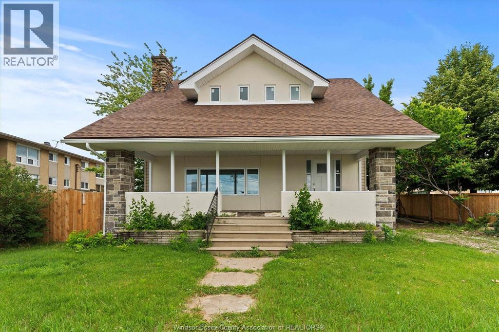 305 ERIE ST S, Leamington