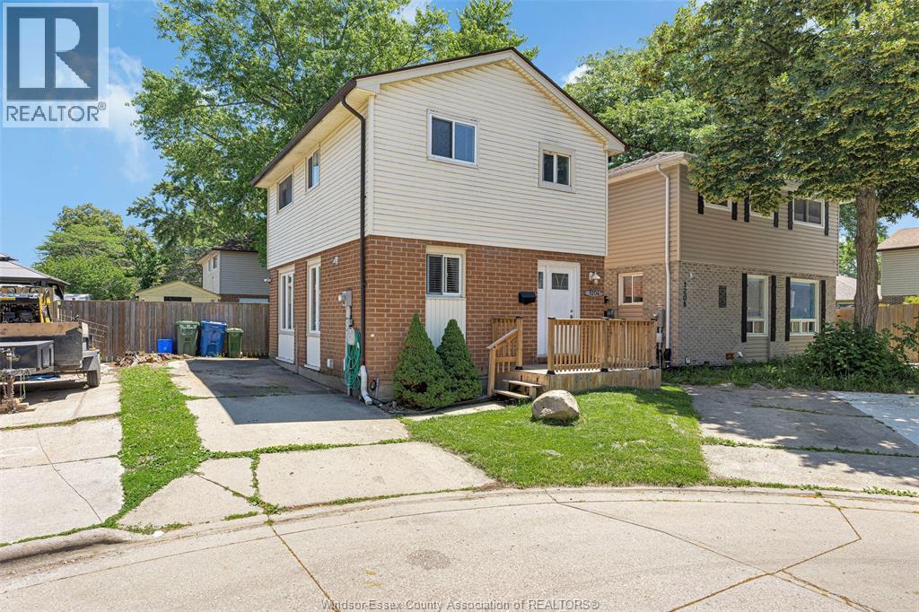 1204 Copperfield PL, Windsor