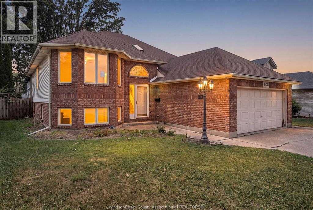 2525 STRAWBERRY DRIVE, Tecumseh