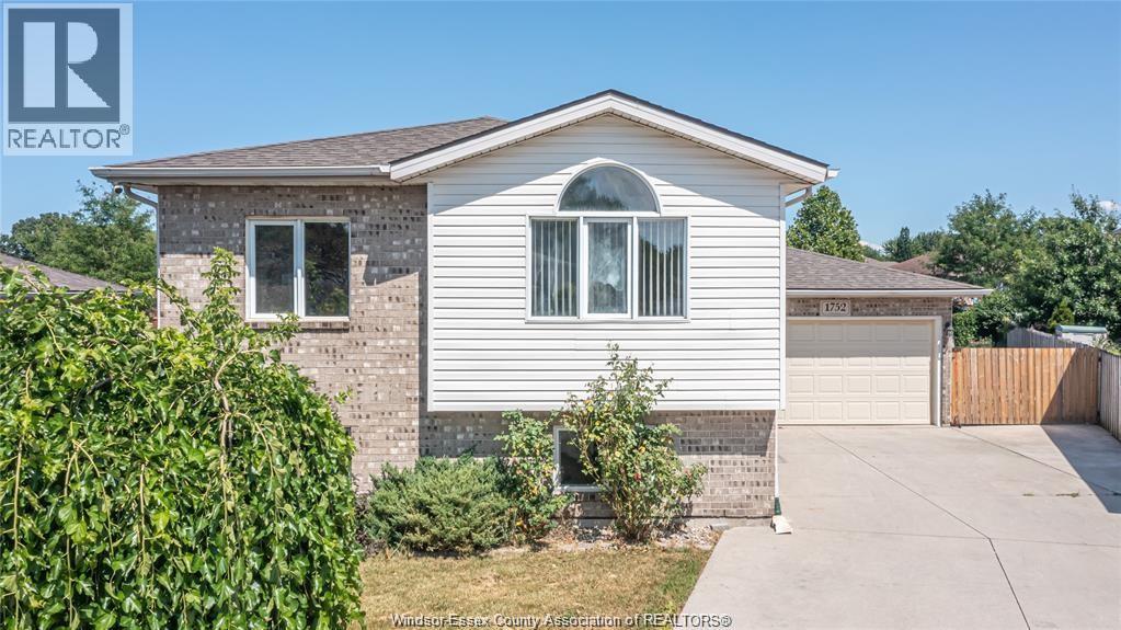 1752 VICKY CIRCLE, Windsor