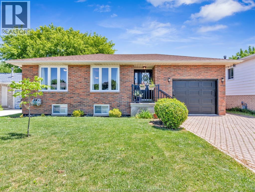 24 CAMELOT AVENUE, Leamington
