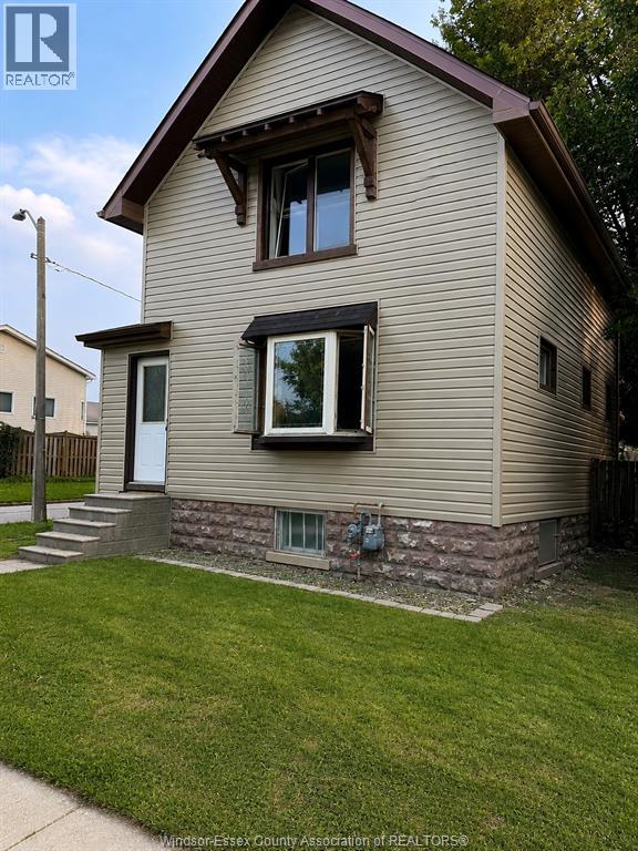 1597 Bruce, Windsor