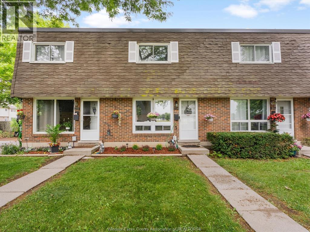 256 Victoria STREET South UnitNo. 32, Amherstburg