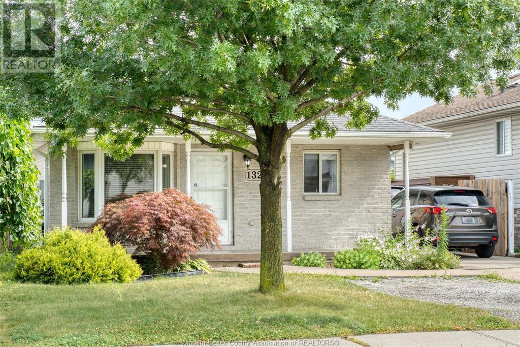 1329 FOSTER AVENUE, Windsor