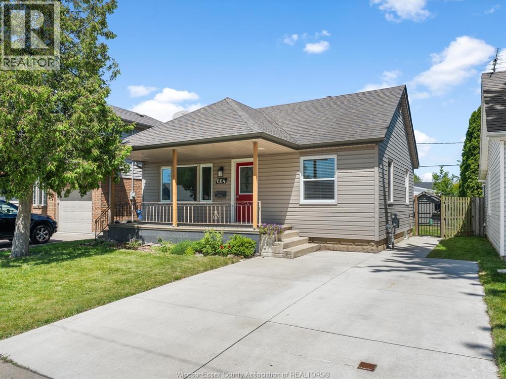 664 WILLIAM STREET, Tecumseh