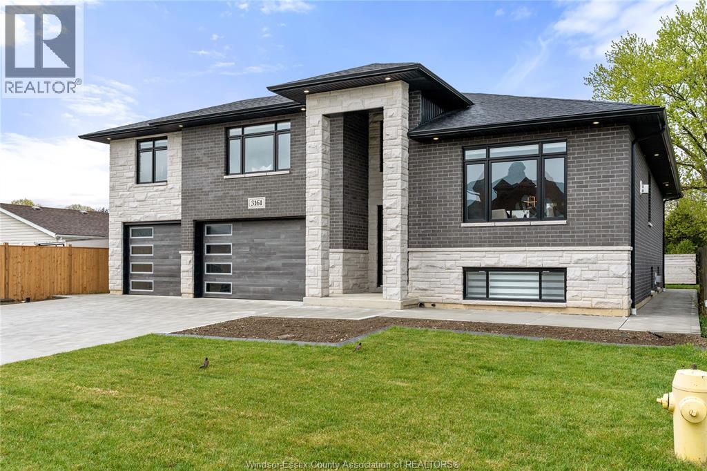 3161 MCROBBIE, Windsor