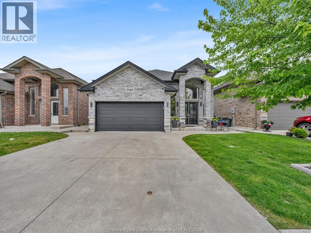 2940 MCROBBIE, Windsor