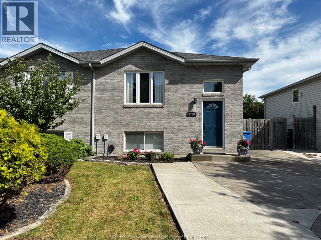 3308 CANDLEWOOD CRESCENT, Windsor