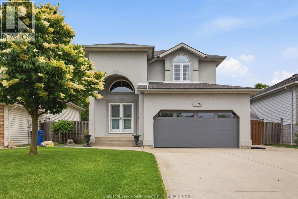 1074 KING LOUIS STREET, Lakeshore