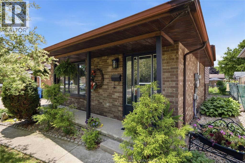1705 SOUTHDALE, Windsor