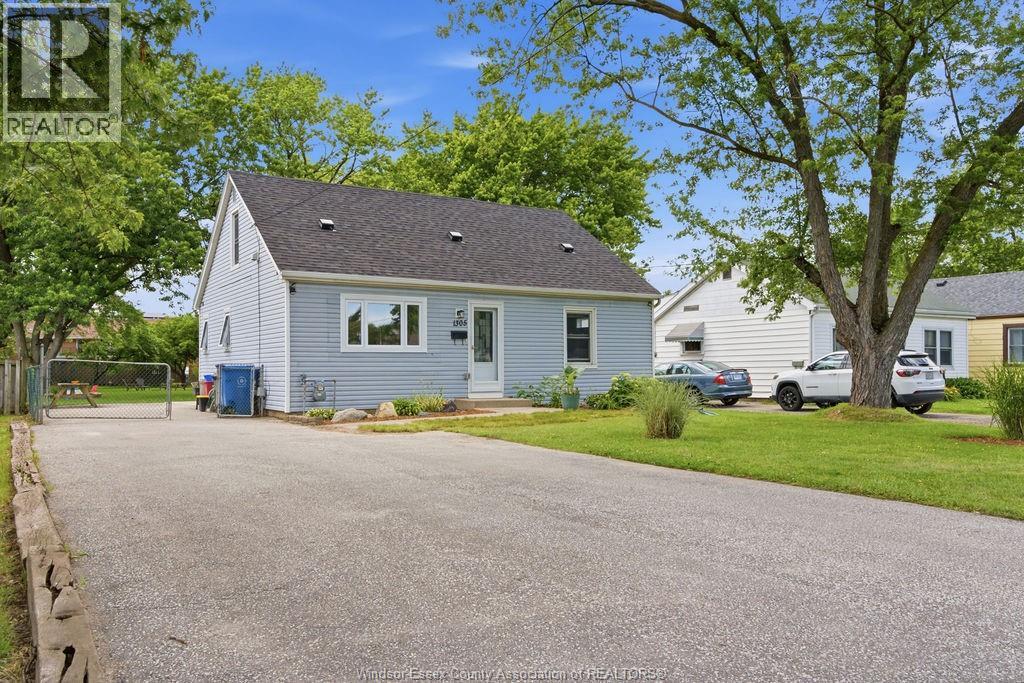 1305 SHAWNEE ROAD, Tecumseh