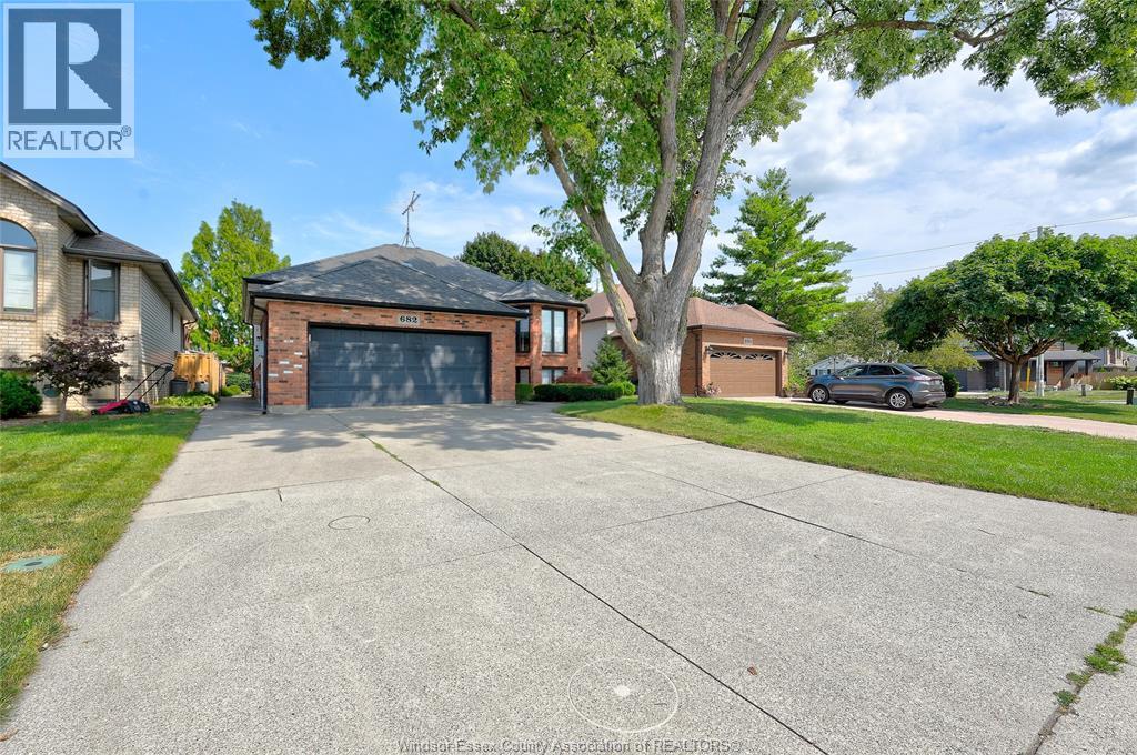 682 MICHAEL DRIVE, Tecumseh