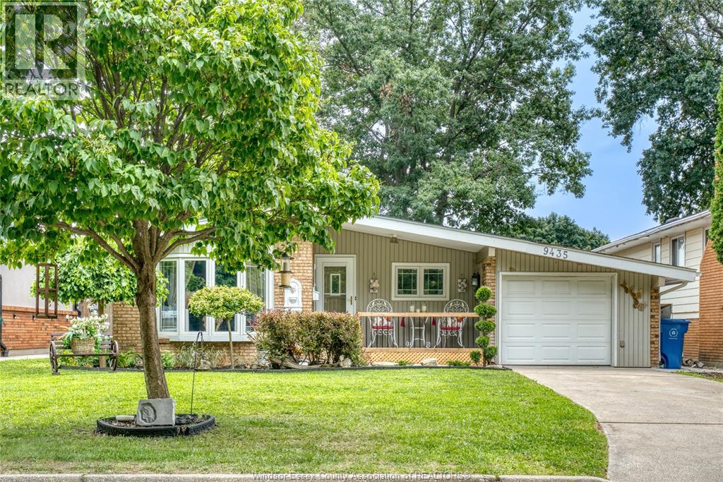 9435 RIDGE ROAD, Windsor