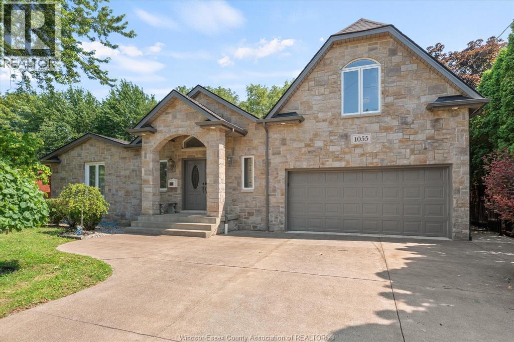 1055 ROSELAND DRIVE South, Windsor