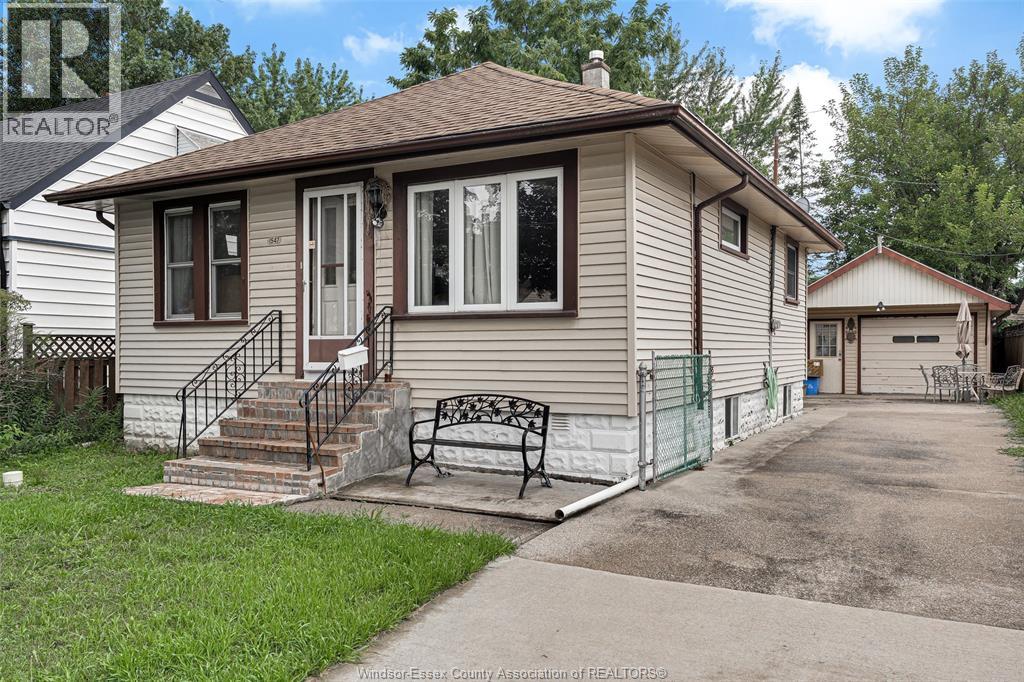 1547 ELLROSE AVENUE, Windsor