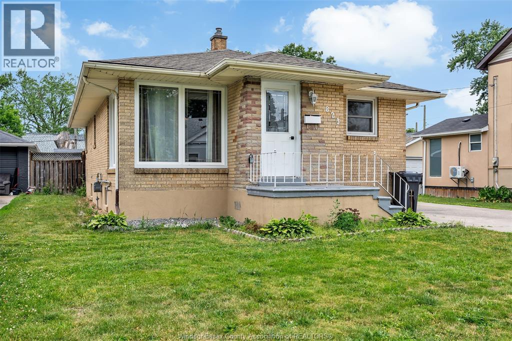 823 JOS JANISSE AVENUE, Windsor
