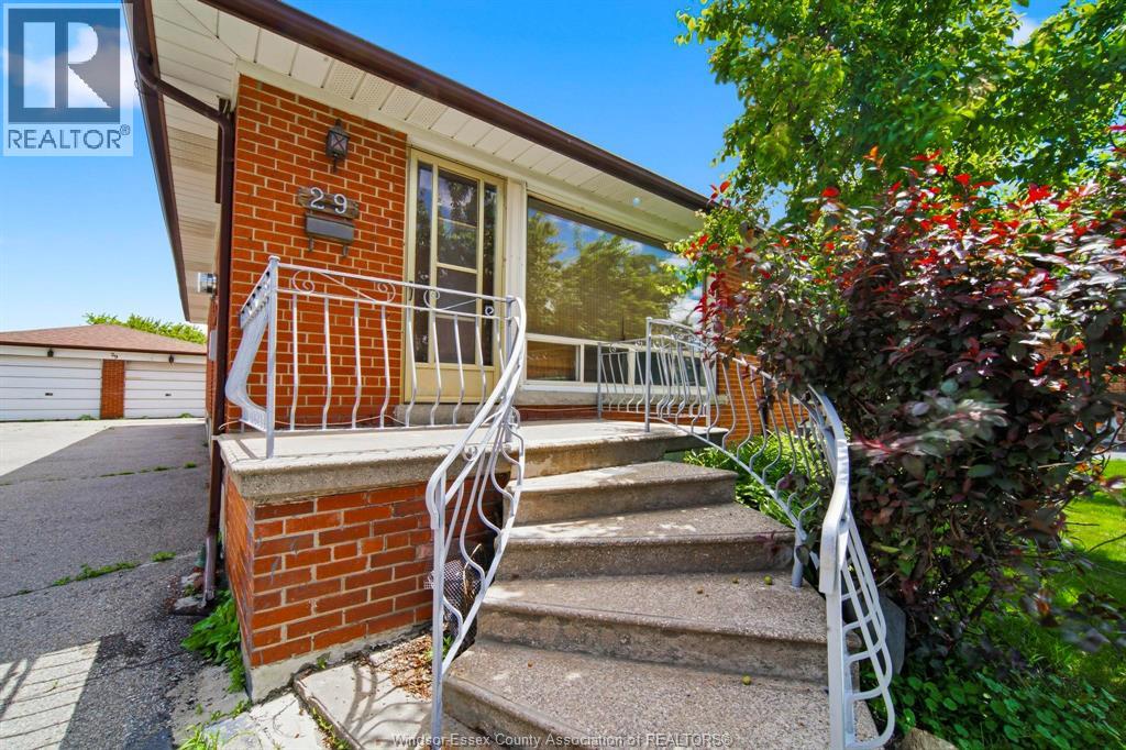 29 FERNANDO, Toronto