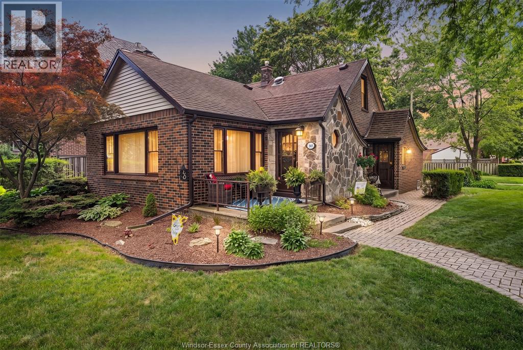 1805 DURHAM PLACE, Windsor