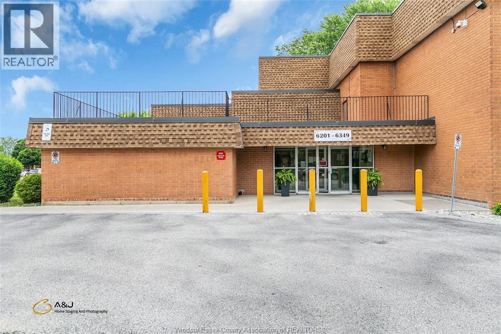 6311 THORNBERRY CRESCENT UnitNo. 300, Windsor