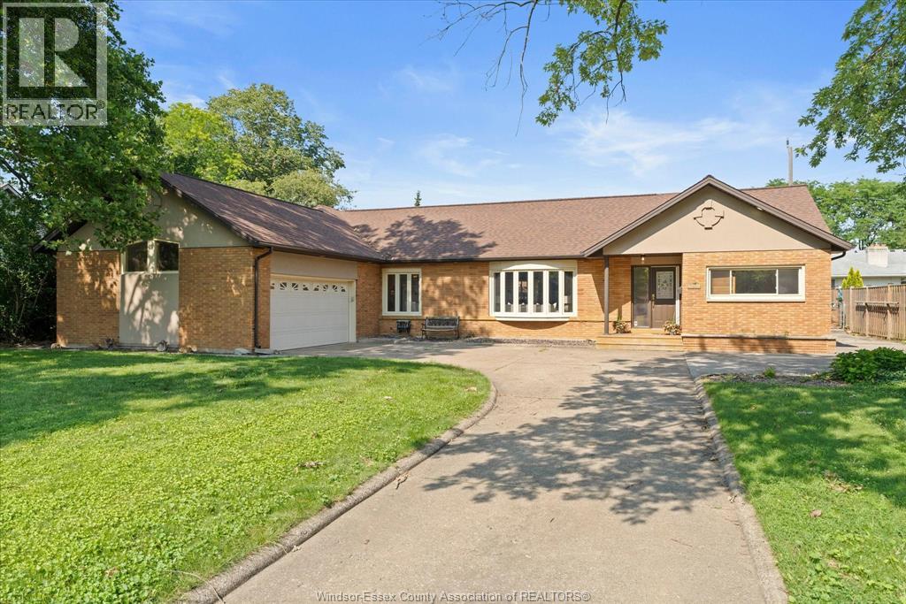3740 OUELLETTE, Windsor