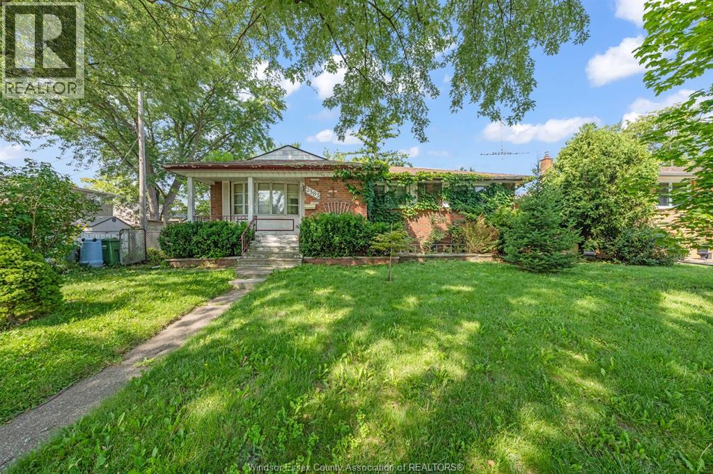 2383 WOODLAWN, Windsor
