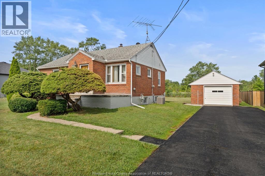 1226 SURREY DRIVE, LaSalle