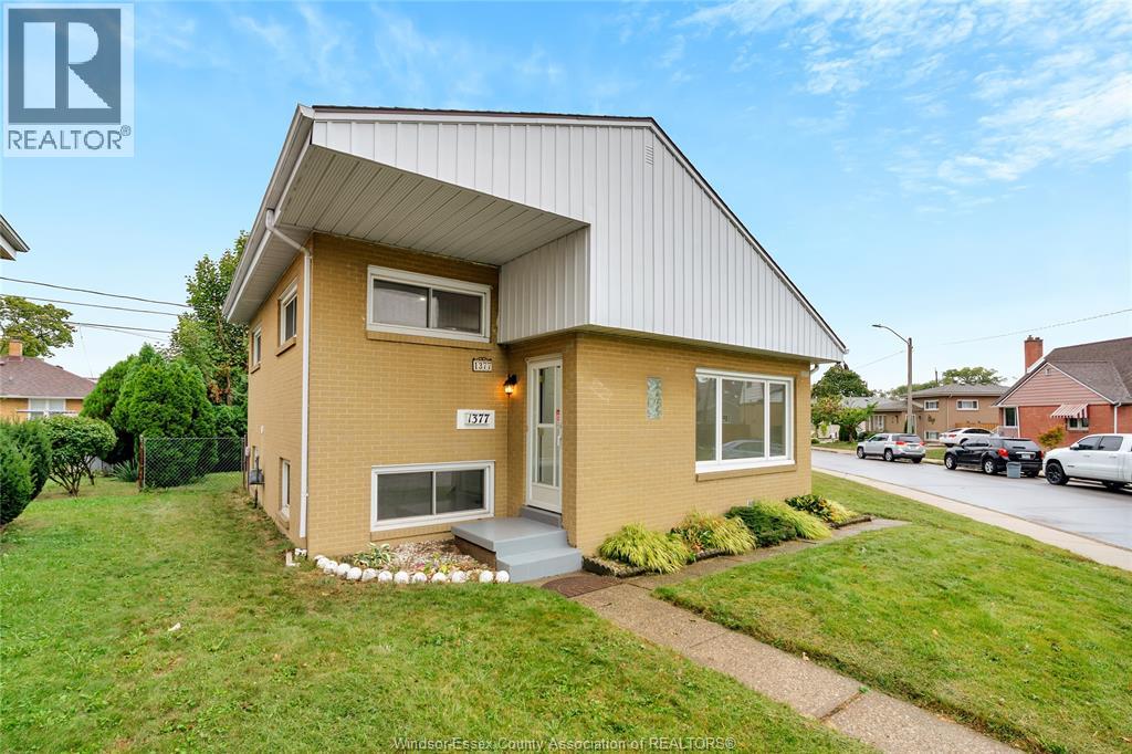 1377 GRANVILLE CRESCENT, Windsor