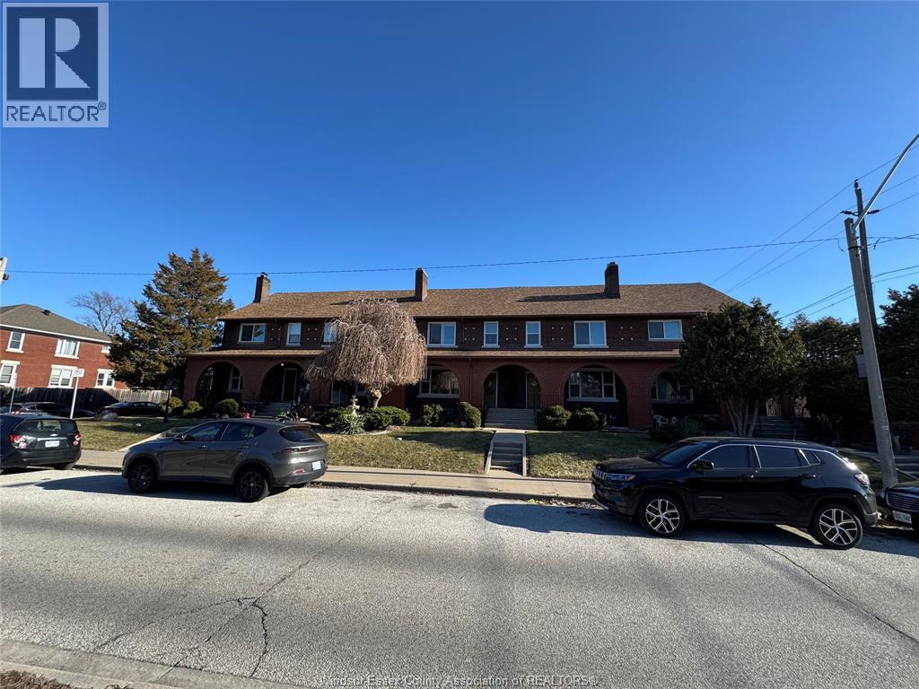 655-91 GILES, Windsor