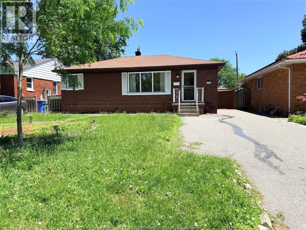 3825 POPLAR, Windsor