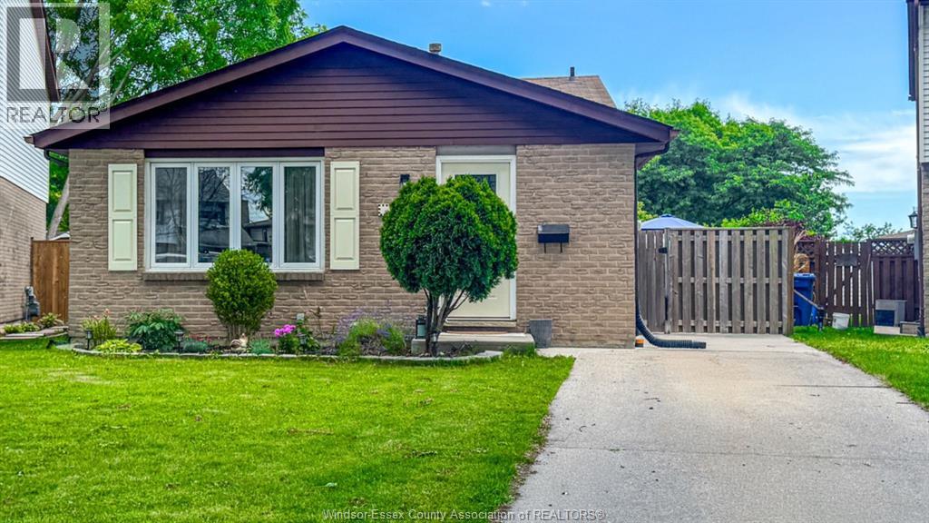 1343 LEAFIELD, Windsor