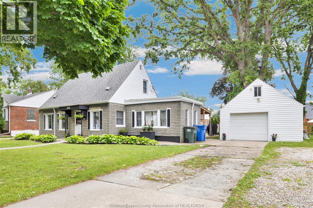 2337 PARKWOOD AVENUE, Windsor