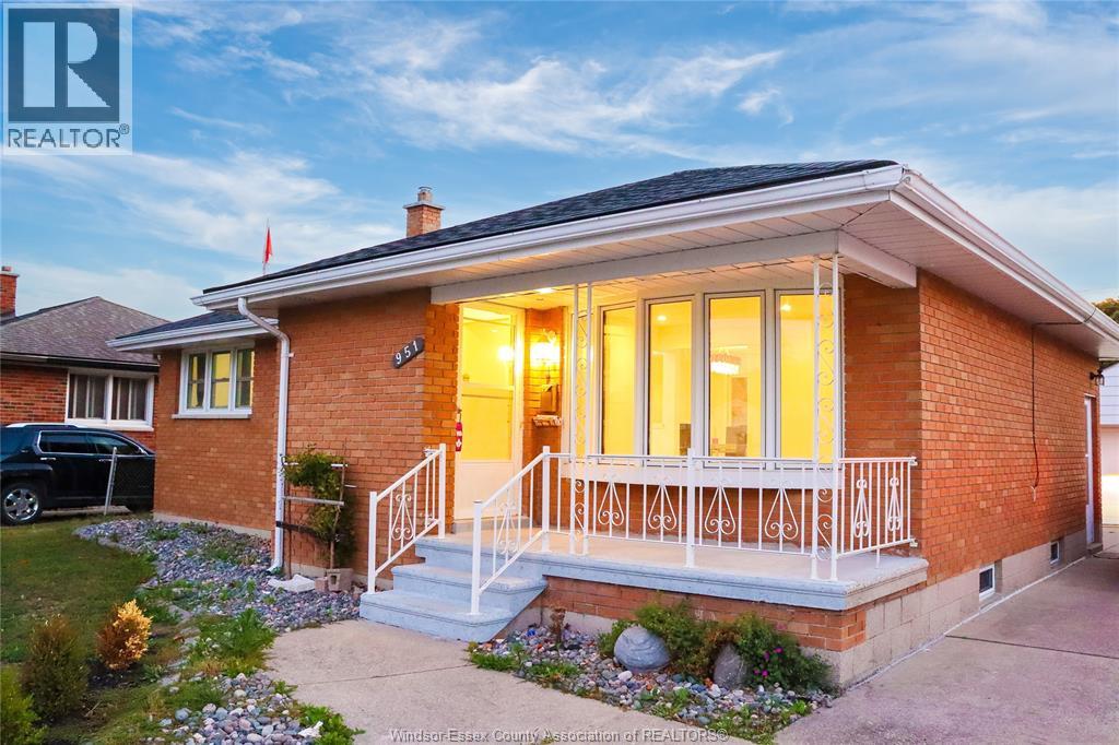 951 RIVERDALE, Windsor
