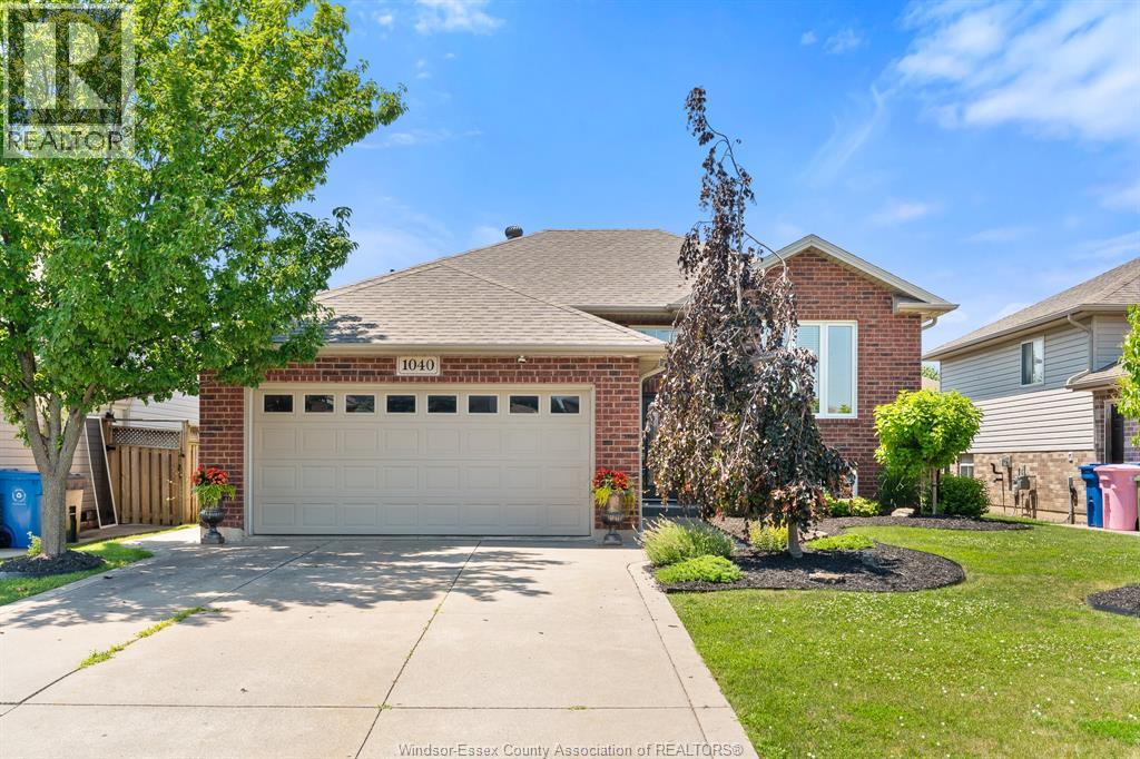 1040 KING LOUIS STREET, Lakeshore