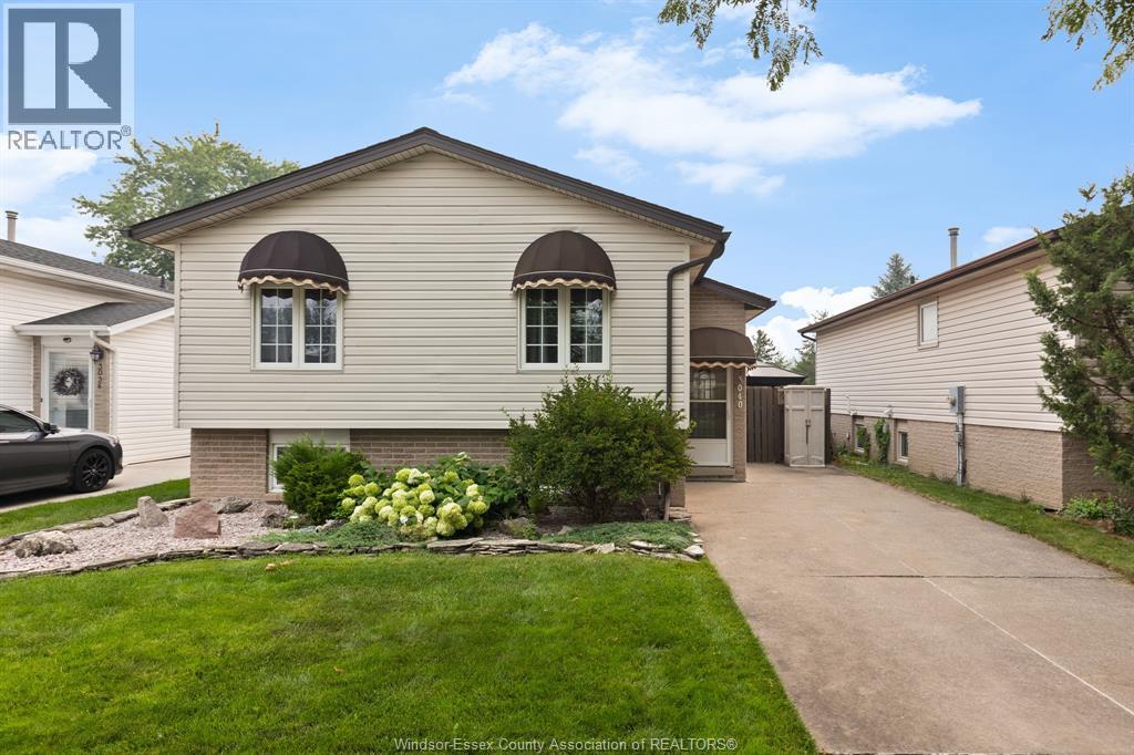 3040 LOEBACH, Windsor