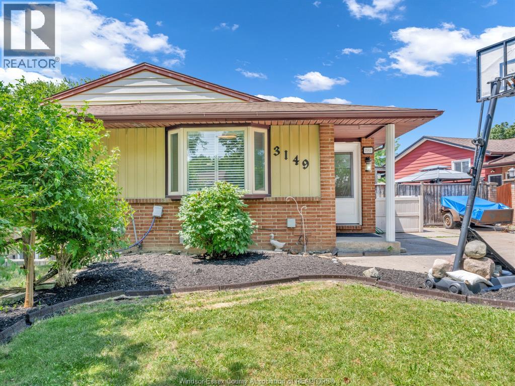 3149 ELMWOOD CRESCENT, Windsor