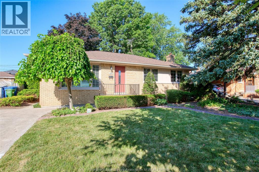 1233 MATTHEW BRADY BOULEVARD, Windsor
