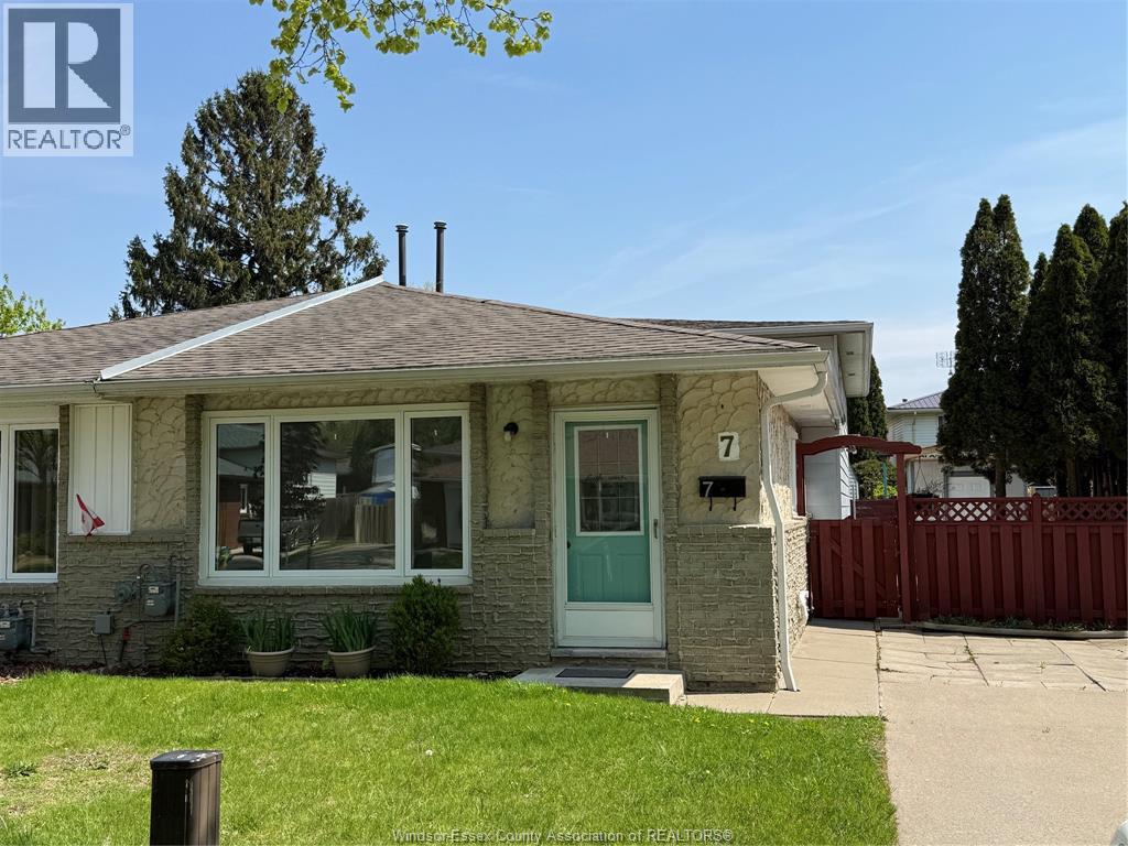 7 SATINWOOD, Leamington