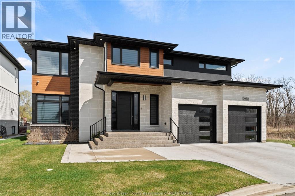 3082 BETTS AVENUE, Windsor