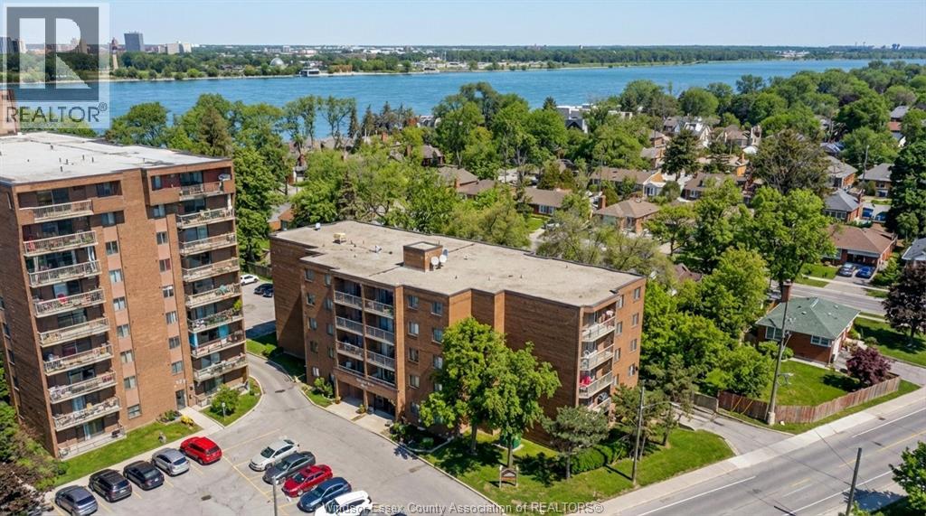 3950 WYANDOTTE STREET UnitNo. 105, Windsor