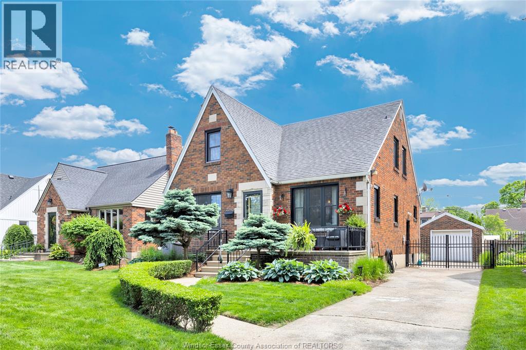 2005 AMIENS AVENUE, Windsor