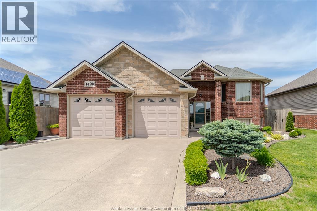 1423 OAKWOOD, Lakeshore