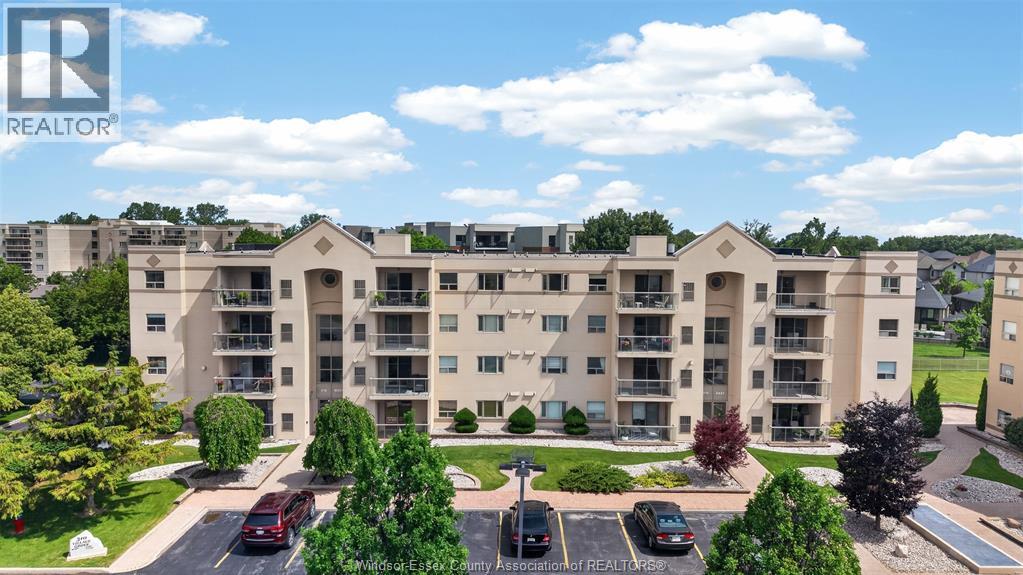 310 VILLAGE GROVE DRIVE UnitNo. 413, Tecumseh